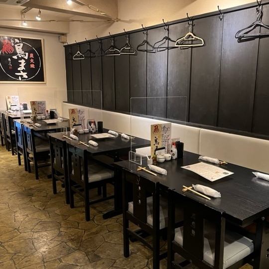 The interior of the store has a calm atmosphere with indirect lighting.Up to 20 people can sit at the chic black table seats! Perfect for those who want to eat delicious food★