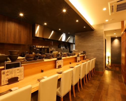 カウンターは6席(2名×3)