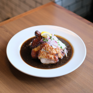 구운 닭고기와 향미 야채 카레