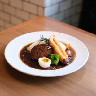 ハンバーグ＆エビフライカレー