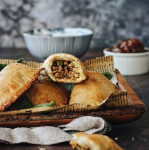 Special Samosa with Himalayan Spices / 히말라얀 향신료의 특제 사모사