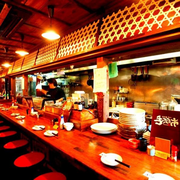 The aroma of chicken wings and yakitori will whet your appetite! If you are on a diet, be careful with this seat!