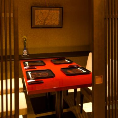 [Table seats on the 1st floor] There are 24 seats in total, and it is a semi-private room separated by a lattice.