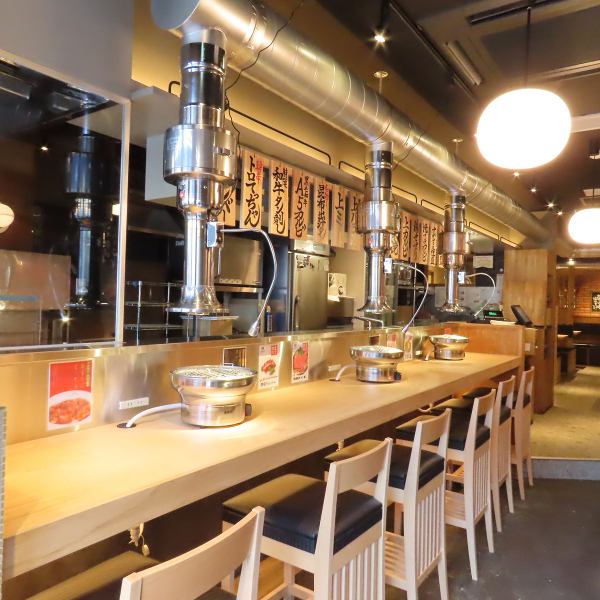落ち着いた雰囲気のカウンター席もご用意しております♪会社帰りのサク飲み、サク飯にもぴったり◎お1人様も気軽に立ち寄れる店内になっております♪頑張った1日の終わりをぜひ、焼肉酒場 福山バットでお過ごしください。