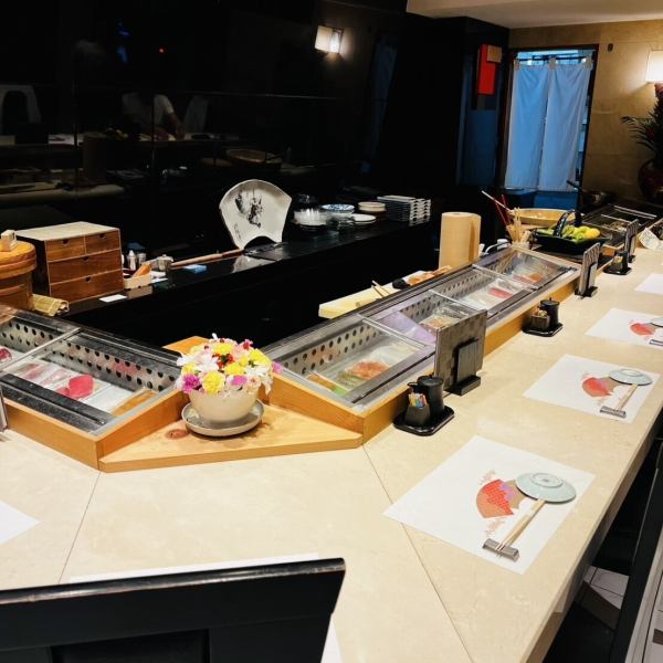 当店は、川崎駅東口から徒歩7分の場所にあります。アクセスも便利で、お一人様から接待や誕生日利用まで幅広いご利用が可能です。平日のお仕事帰りなども大歓迎です。！特別な場合には貸切も対応しておりますので、お気軽にご相談ください。美味しい料理と共に、思い出に残る時間をお過ごしください◎