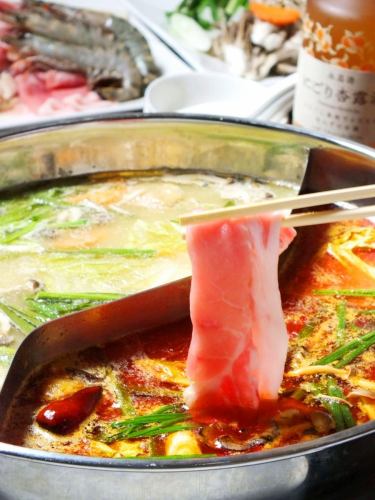 A specialty of winter! Two special hot pots