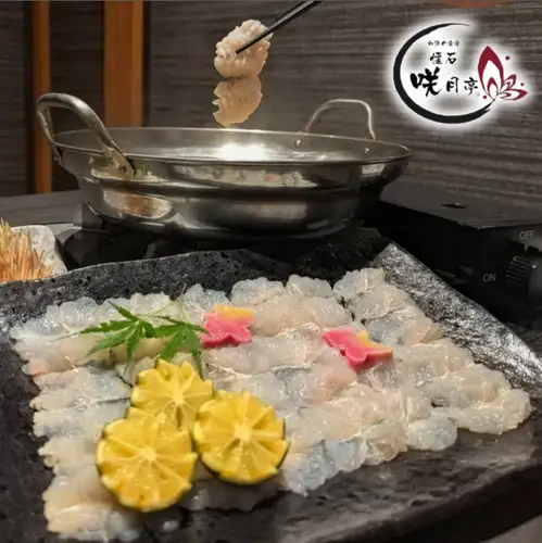 Enjoy the finest conger eel, blooming like a white flower in the hot spring water.