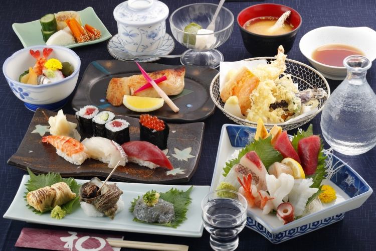 [Date/Meal◆Takumi Course] After a la carte dishes such as seasonal fish sashimi, grilled fish, and tempura, finish off with our signature sushi!
