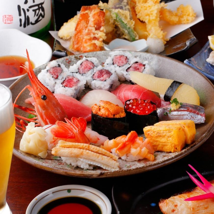 您可以輕鬆享用由老字號工匠製作的正宗壽司和單點菜餚！