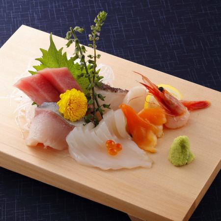 Random sashimi [1 serving]