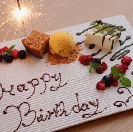 【お誕生日や記念日にメッセージプレート!☆】寿し和では、お誕生日や様々な記念日のシーンに合わせて、メッセージ入りデザートプレートをご用意しております。大切な方やご家族でのお祝いの際には、お気軽にお申しつけくださいませ。