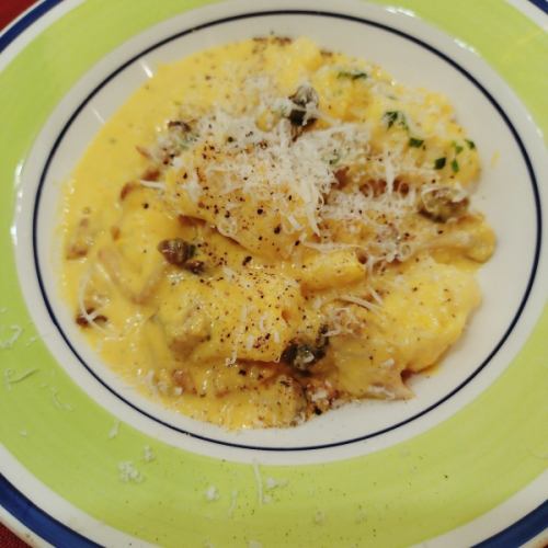 季節限定!パンチェッタとキノコのカボチャクリームニョッキ