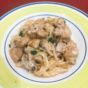 Seasonal! Lumberjack-style chicken and mushroom tagliatelle