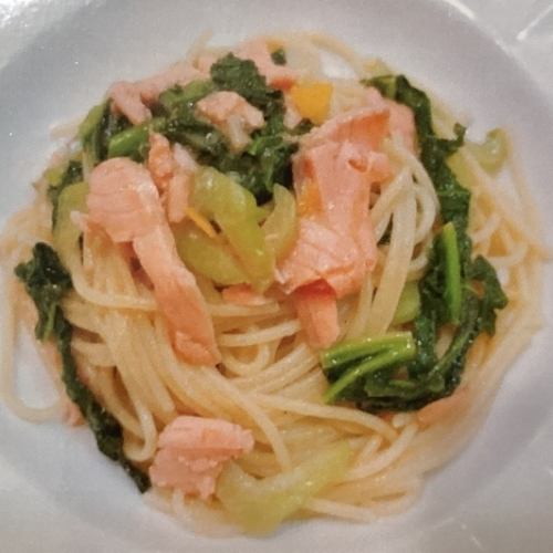 가다랭이와 훈제 연어의 바냐 소스