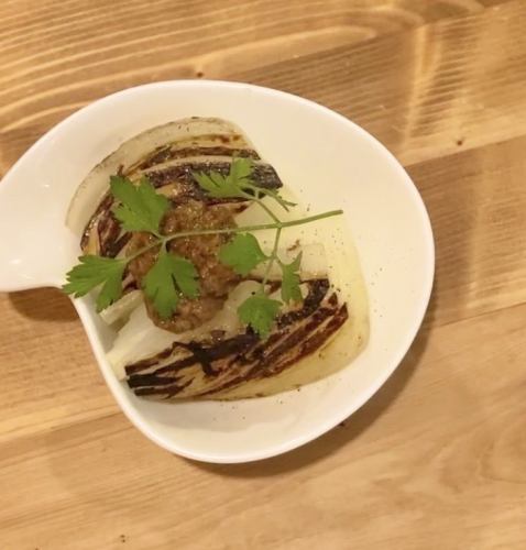 淡路産の玉ねぎ肉味噌添え