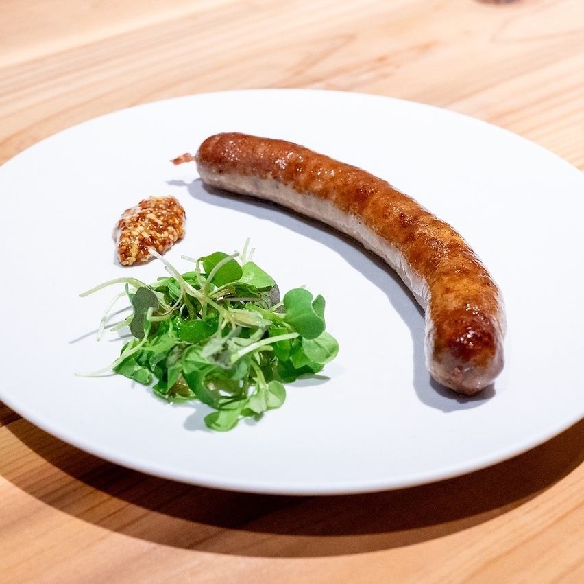 代官山の隠れ家ビストロ。100種のワインと季節の料理を