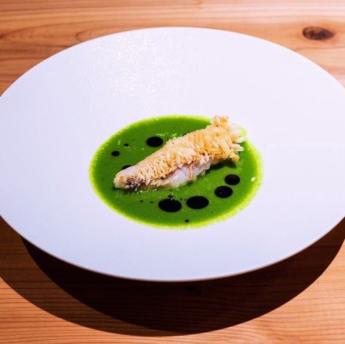 春菊ソースで包む、旬の鮮魚ロースト