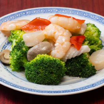 【お一人様　4000円コース】味付け豚ミンチのレタス包み・デザート等　全7品 4400円(税込)