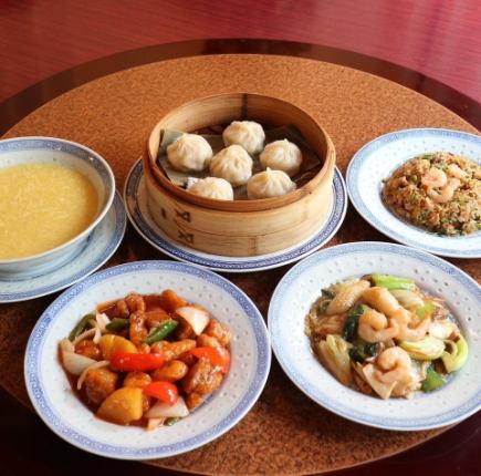 【特别套餐】糖醋里脊、什锦蔬菜、扬州炒饭、小笼包等5道菜共2750日元（含税）