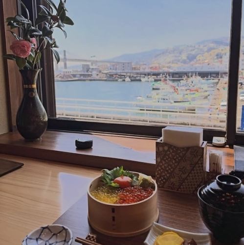 早川で漁港を一望できる