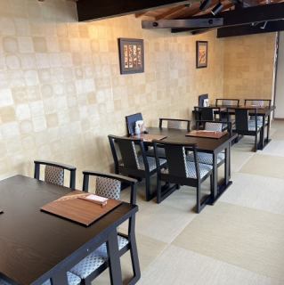 2人～4名様用のテーブル席。グループ利用に嬉しいテーブル席がございます。少人数から大人数までその日のシーンに合わせてご利用いただけます。