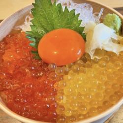 黄金いくらの二色丼