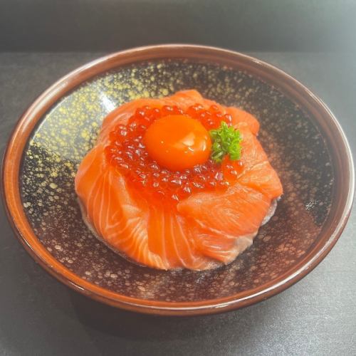 サーモンといくらの親子丼