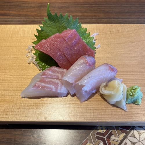 お任せ刺身三点盛り