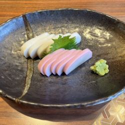 小田原蒲鉾の紅白板わさ