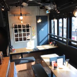 On the 4th floor, there are 2 tables for 4 people and 2 tables for 3 people! Perfect for small groups such as year-end parties and New Year parties ★