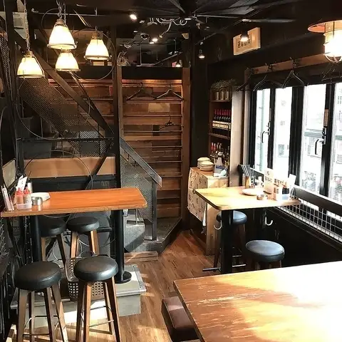 18名様までのフロア貸切承っております、スペース広々で快適空間です♪飲み放題付きコース8品3000円～当店自慢の肉料理を大人数でワイワイ楽しみたい団体様に必見のコースも充実しています☆