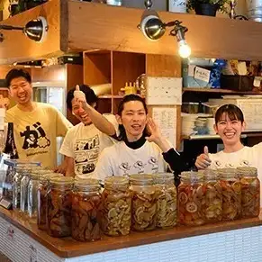 A lively izakaya (Japanese pub) near the station ◎