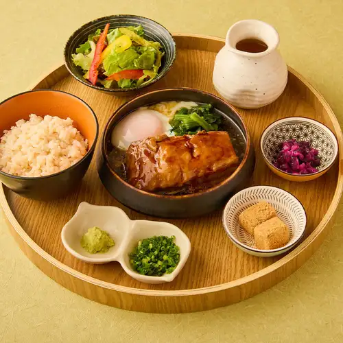豚角煮と温泉卵膳 ひつまぶし仕立て