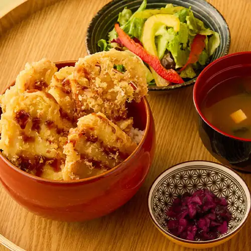 特製ダレの鶏天丼定食