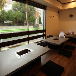 様々なシーンでご利用いただける広々としたテーブル席をご用意しております。