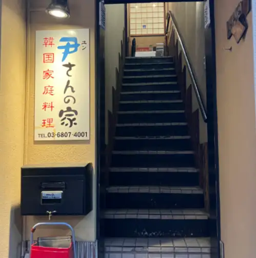 店内は温かみのある照明と自然素材を活かしたデザインが特徴で、訪れる人を優しく迎え入れます。外観もシンプルで入りやすく、アクセスしやすい立地にあり、初めてでも安心!スタッフの丁寧な対応と心配りで、お食事時間が特別なひとときに。「健康」と「本場の味」を求める方にぴったりのおもてなしをお届けします◎