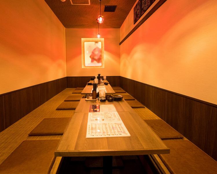 [Ozashiki semi-private room] A semi-private room that can accommodate up to 22 people with 4 tables for 4 people.Charter is OK from 13 people.Please spend a relaxing time in the horigotatsu type room where you can stretch your legs and relax.