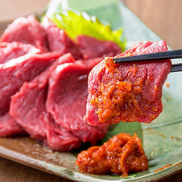 Providing impressive taste at cost! Famous Aizu horse sashimi