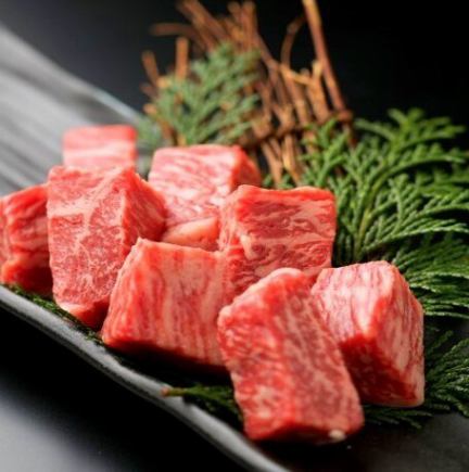 各種ご宴会に!【5,000円コース】塩タン、和牛ハラミ、ホルモン盛合せなど人気メニューを味わう