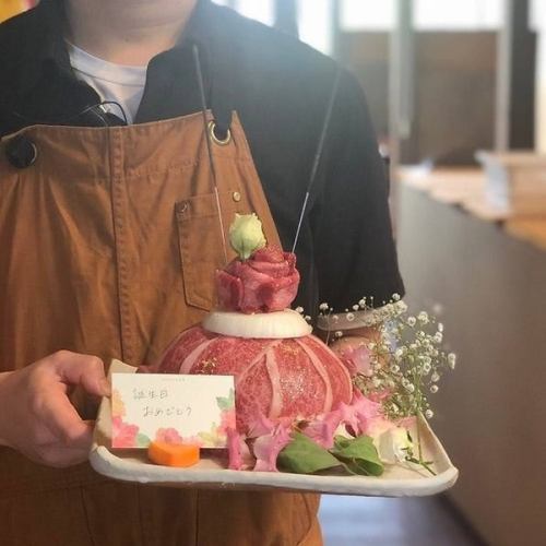 牛長特製肉ケーキでお祝い