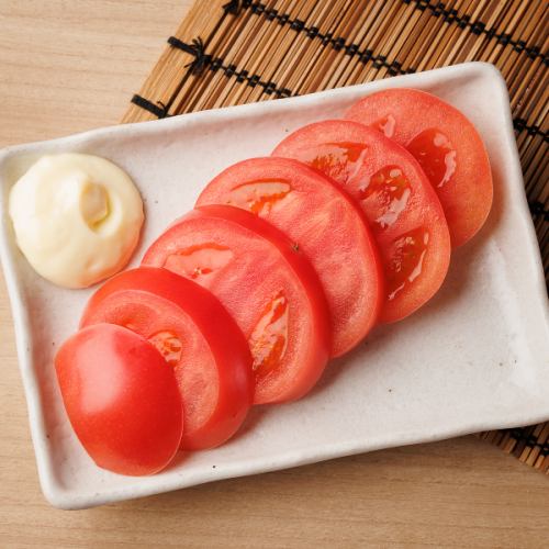 통째로 차가운 토마토