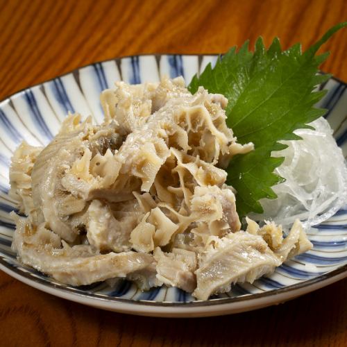 Honeycomb tripe sashimi (beef second stomach)