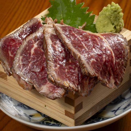 Zabuton sashimi (beef shoulder loin)