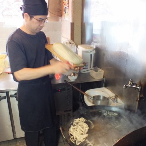 ▼ Sword cutting noodles that require high technology