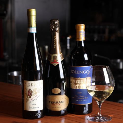 厳選のワインがずらり！料理とのペアリングを楽しめる