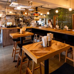 大切な人と一緒に過ごす、居心地の良い空間♪2名用のテーブルが2つあり、友達とゆったり会話を楽しむのに最適!手軽に本格的なイタリアンを味わいながら、リラックスした時間を過ごせる☆美味しい料理と共に、素敵な思い出を作ろう♪