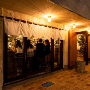 オープンキッチンを眺めならお食事を楽しめる特等席★