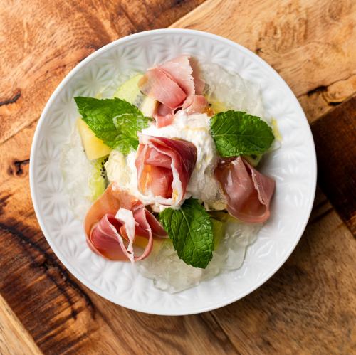 キウイと生ハムの白和え