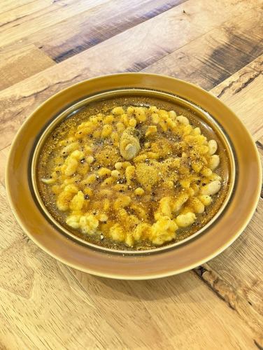 牡蠣と白いんげん豆のソース カラスミがけ