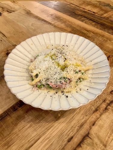 サルシッチャとグリーンピースのソース